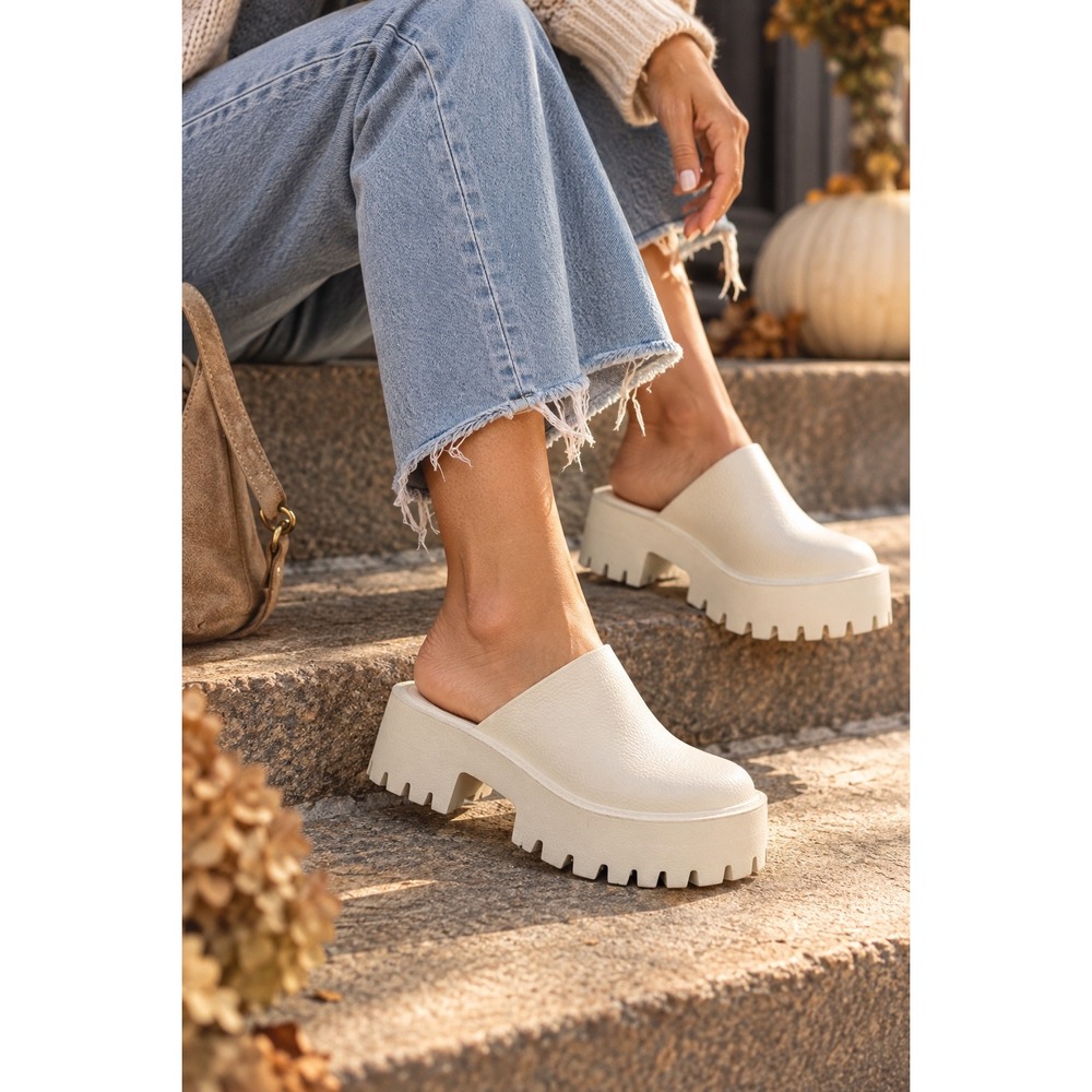 Jeffrey Campbell Clogge Platform Mules Cream Size 9 Chunky Lug Sole Clogs